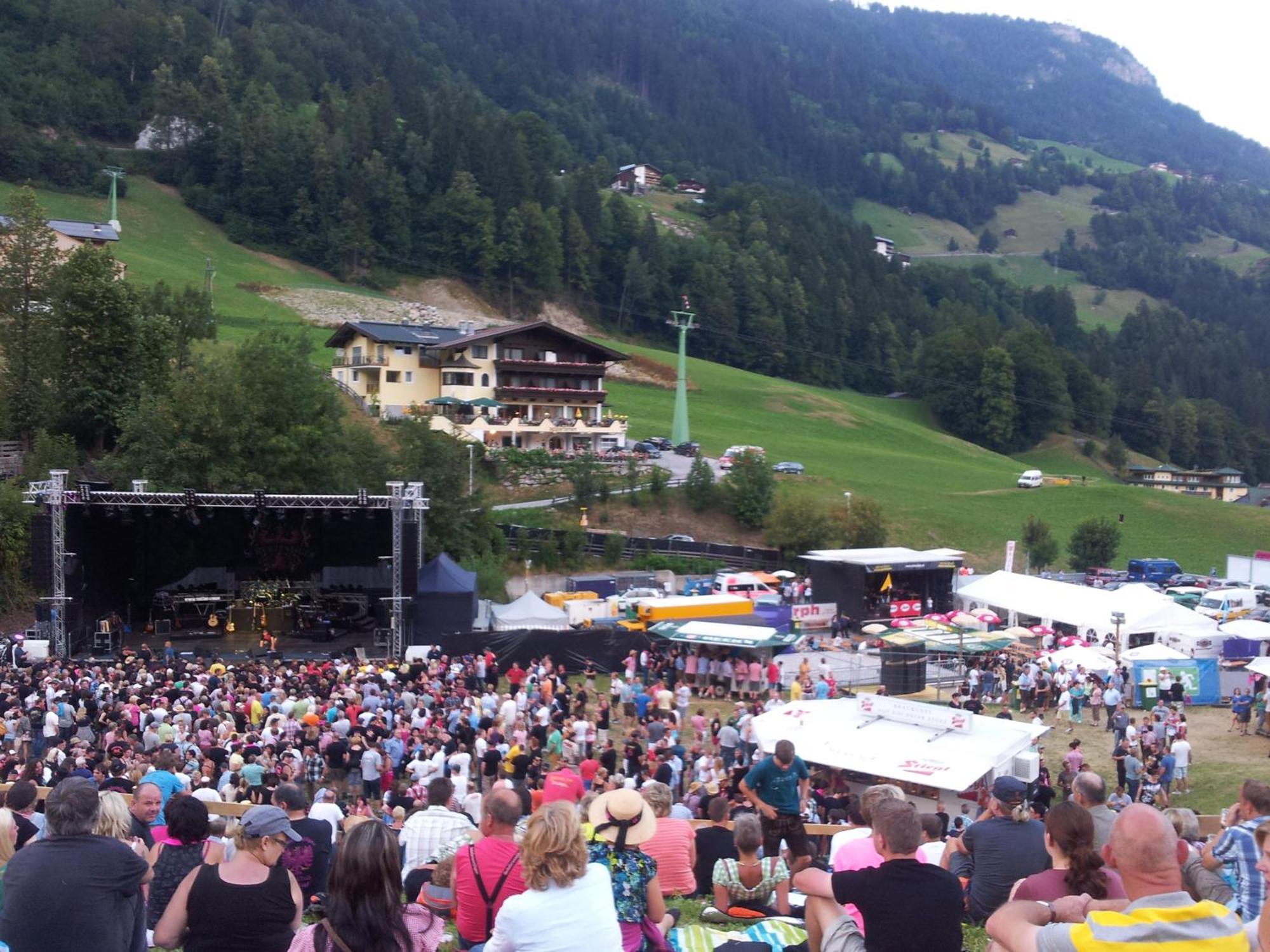 Appartementhaus Zillertal By Piaunddirk フィンケンベルク エクステリア 写真